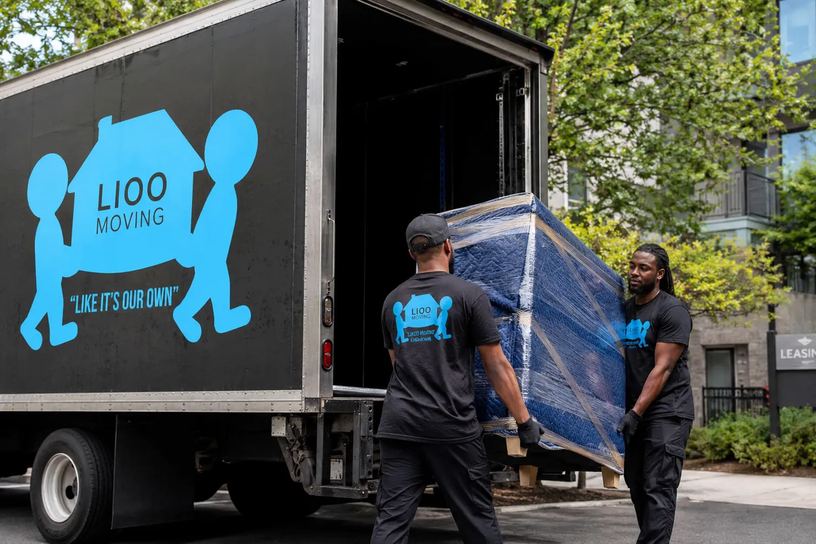 LIOO Moving crew with truck in Atlanta